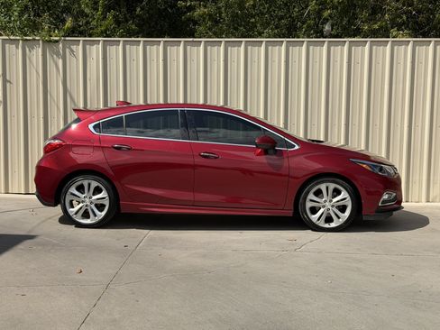 Used 2017 Chevrolet Cruze Premier FWD image 4