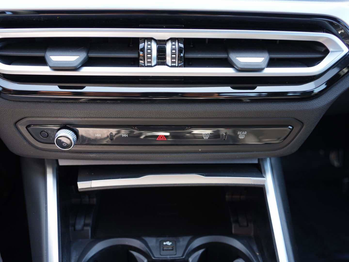 Used 2023 BMW 330i Sedan w/ M Sport Package RWD image 17