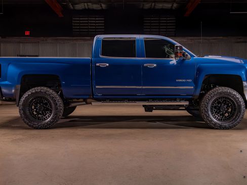 Used 2019 Chevrolet Silverado 2500 LTZ w/ Duramax Plus Package AWD/4WD image 11