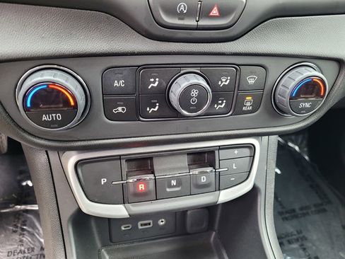 Used 2023 GMC Terrain SLE w/ Driver Convenience Package image 20