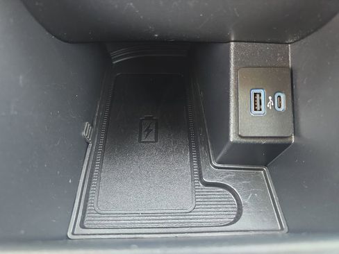 Used 2024 Ford Edge Titanium AWD/4WD image 22
