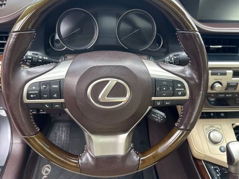 Used 2016 Lexus ES 350 w/ Luxury Package w/Wood Trim FWD image 12