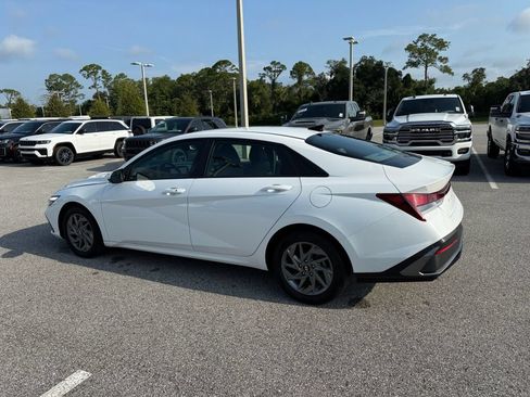 Used 2024 Hyundai Elantra SEL FWD image 5