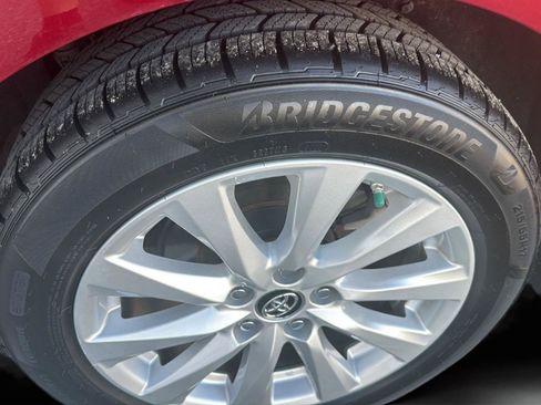 Used 2019 Toyota Camry LE w/ Carpet Mat Package FWD image 11