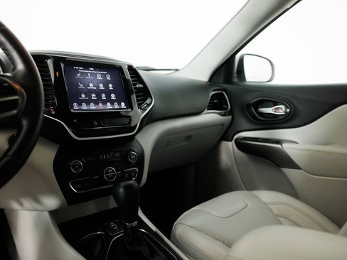 Used 2019 Jeep Cherokee Limited image 33