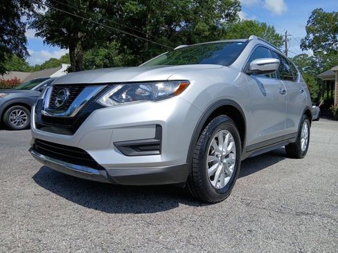 Used 2019 Nissan Rogue SV FWD image 2