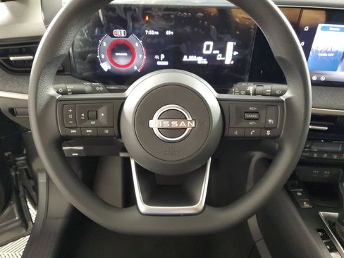 Used 2026 Nissan Kicks SV w/ SV Premium Package FWD image 23