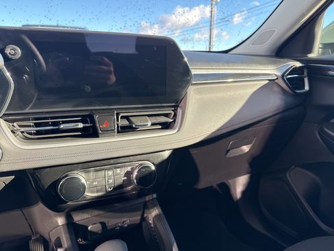 Used 2025 Chevrolet TrailBlazer LT image 24