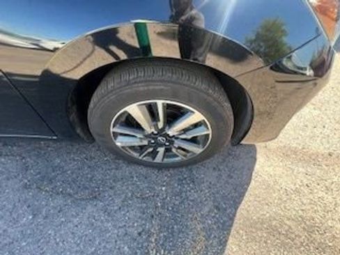 Used 2025 Nissan Versa SV image 10