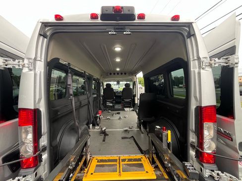 Used 2016 RAM ProMaster 2500 w/ Premium Appearance Group FWD image 19