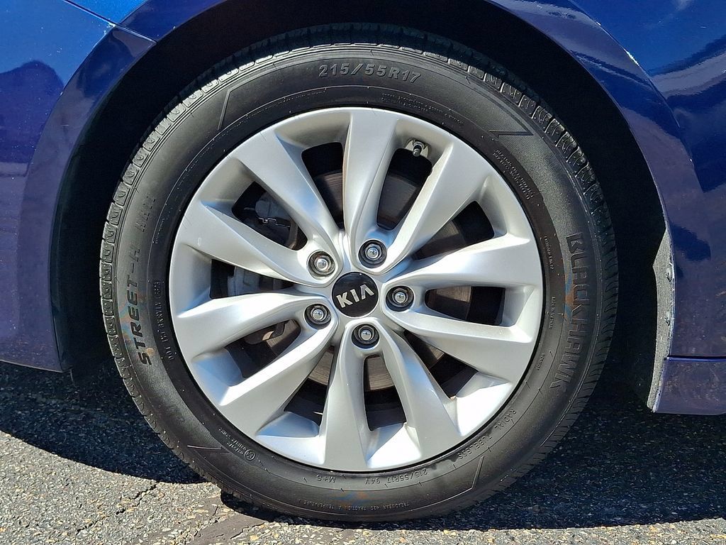 Used 2018 Kia Optima LX w/ 17" Alloy Wheels Package FWD image 10
