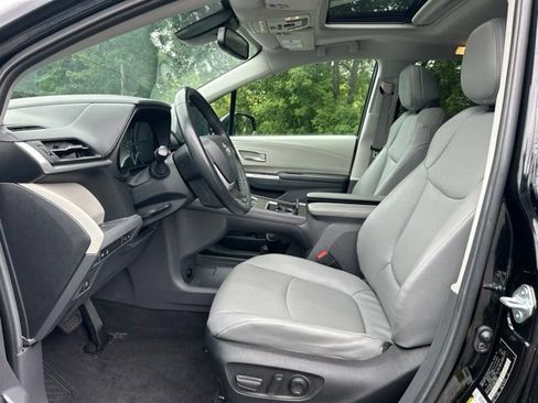 Used 2024 Toyota Sienna XLE w/ XLE Plus Package AWD/4WD image 20