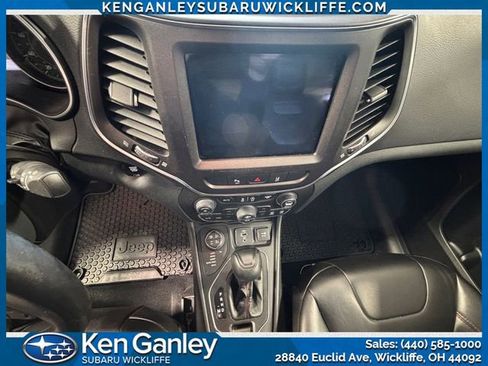 Used 2021 Jeep Cherokee Trailhawk AWD/4WD image 12