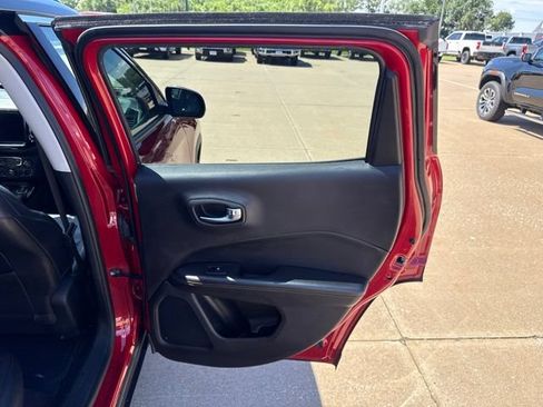 Used 2018 Jeep Compass Limited w/ Navigation Group AWD/4WD image 16