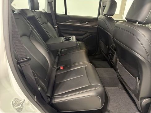 Used 2023 Jeep Grand Cherokee Limited w/ Black Appearance Package AWD/4WD image 24