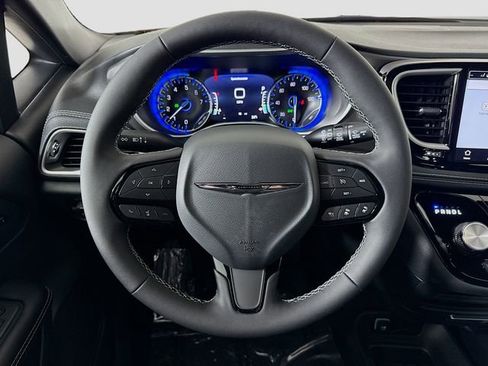 New 2026 Chrysler Pacifica Select w/ S Appearance Package image 11