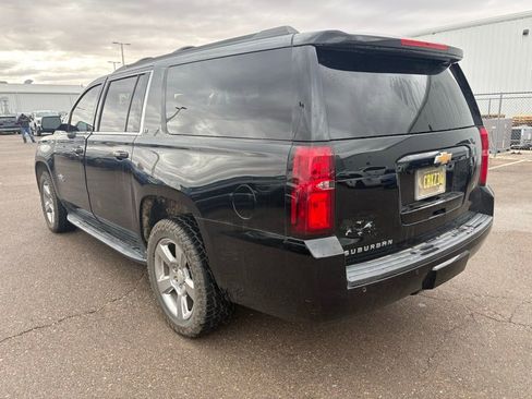 Used 2019 Chevrolet Suburban LT image 3