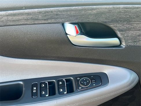 Used 2020 Hyundai Santa Fe SEL image 17