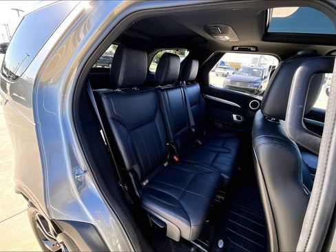 Used 2020 Land Rover Discovery Landmark image 36