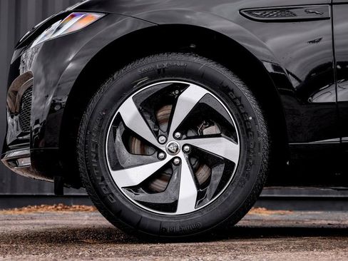 New 2026 Jaguar F-PACE R-Dynamic S image 4