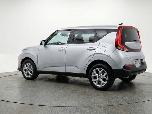 Used 2025 Kia Soul LX w/ LX Technology Package image 6