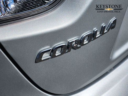 Used 2025 Toyota Corolla LE image 12