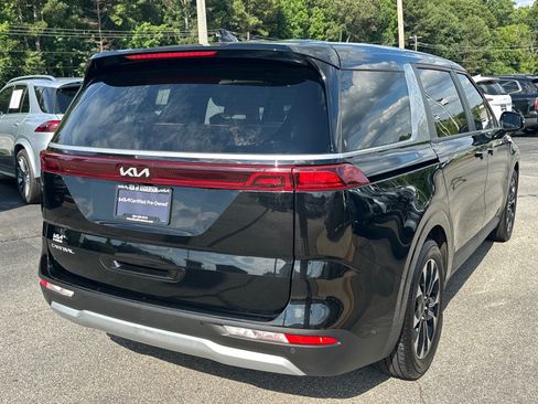 Used 2024 Kia Carnival EX FWD image 3