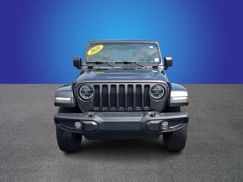 Used 2021 Jeep Wrangler Unlimited Sahara AWD/4WD image 2