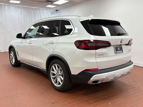 Used 2021 BMW X5 xDrive40i w/ Premium Package image 3