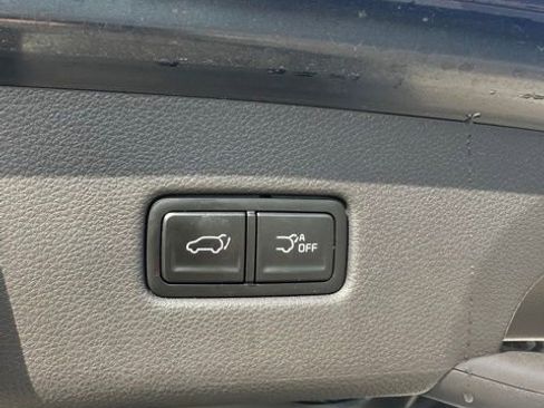Used 2024 Kia Carnival EX FWD image 10