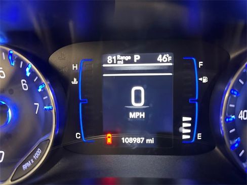 Used 2020 Chrysler Voyager Lxi w/ Cold Weather Group image 23