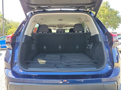 Certified 2024 Nissan Rogue SV FWD image 9