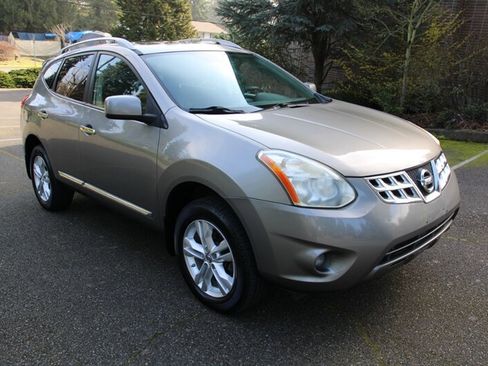 Used 2013 Nissan Rogue SV w/ Premium Pkg image 2