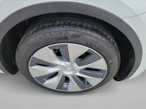 Used 2021 Tesla Model Y Long Range AWD/4WD image 10