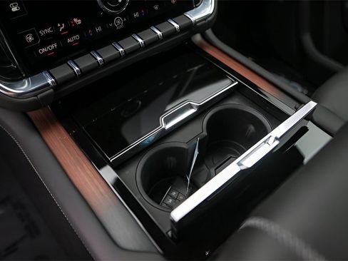 Used 2025 GMC Yukon XL Denali w/ Denali Reserve Package image 22