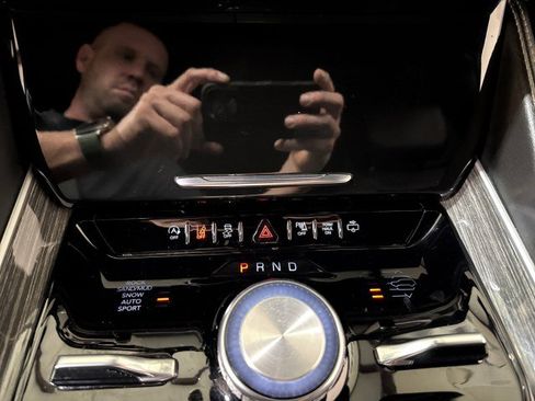 Used 2022 Jeep Wagoneer Series III w/ Rear Seat Video Group 1 image 26