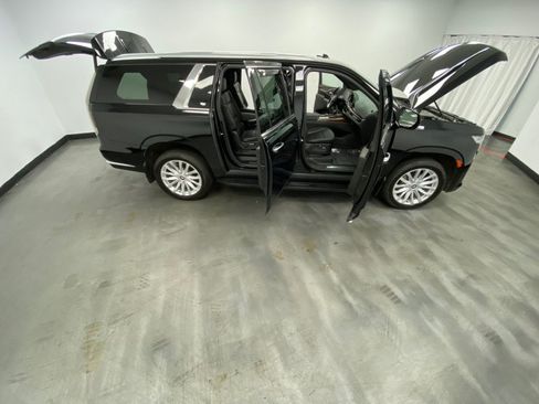 Used 2022 Cadillac Escalade ESV Luxury AWD/4WD image 44