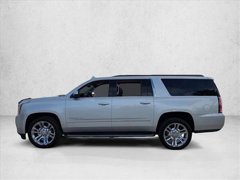Used 2018 GMC Yukon XL SLT w/ Premium Edition image 9