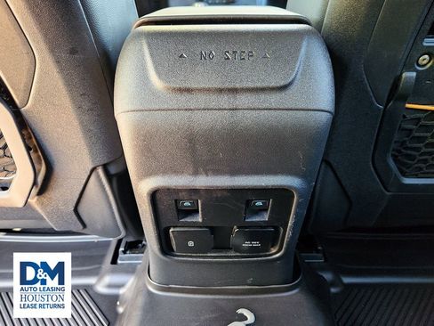 Used 2023 Ford Bronco Badlands image 38