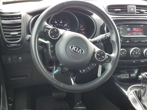 Used 2015 Kia Soul ! FWD image 11