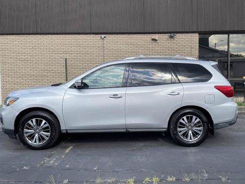 Used 2017 Nissan Pathfinder SL w/ SL Tech Package AWD/4WD image 2
