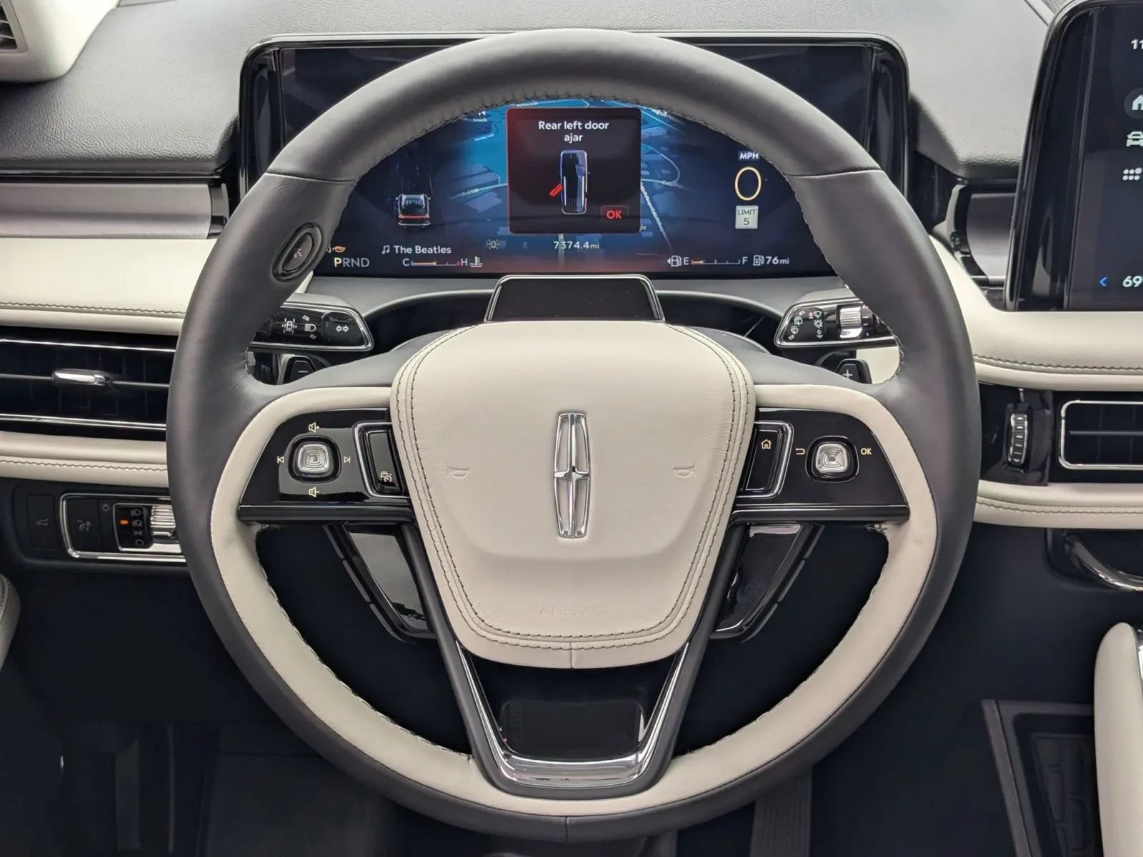 Used 2025 Lincoln Aviator 2WD image 21