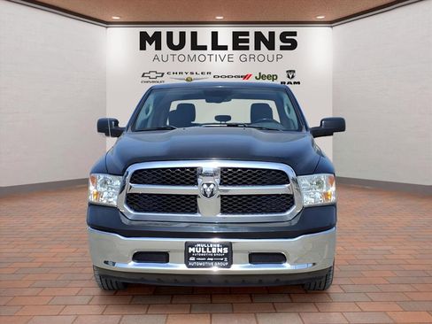 Used 2019 RAM 1500 Classic SLT w/ Luxury Group image 2