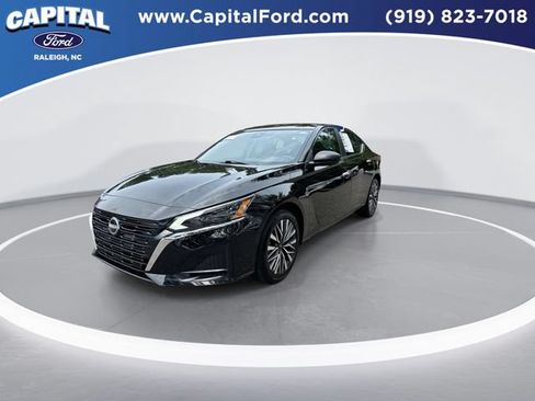 Used 2025 Nissan Altima 2.5 SV FWD image 4