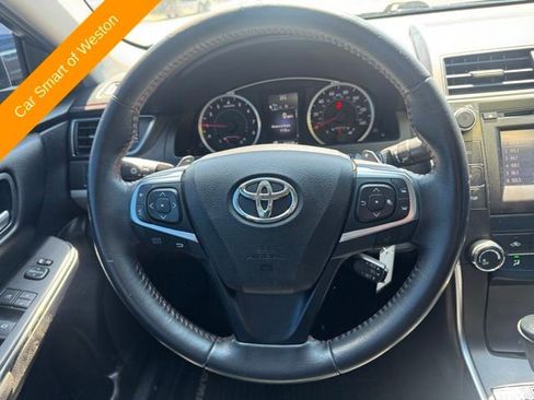 Used 2017 Toyota Camry SE w/ Moonroof Package FWD image 18