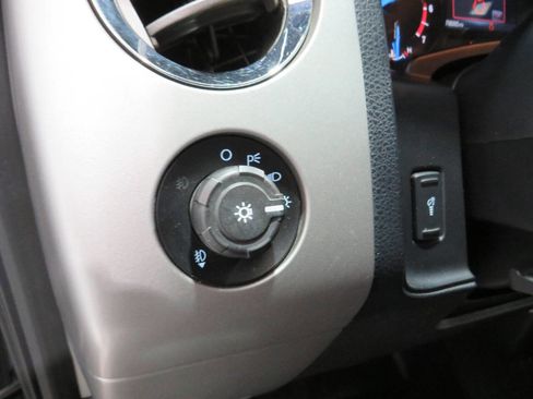 Used 2016 Ford Expedition EL XLT image 26