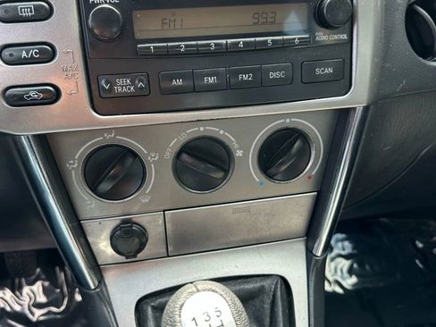 Used 2006 Toyota Matrix XR image 2