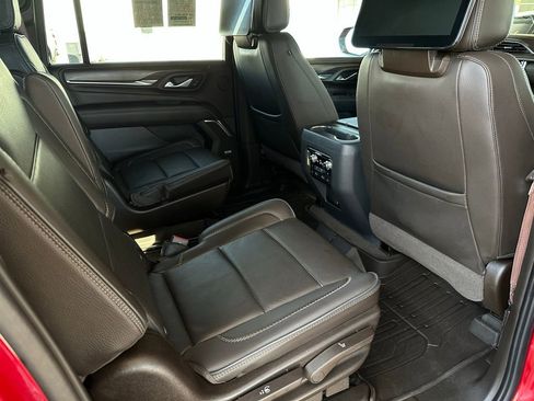 Used 2021 GMC Yukon XL Denali w/ Denali Premium Package image 18