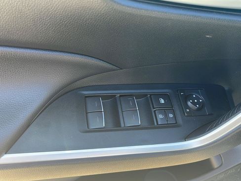 Used 2025 Toyota RAV4 XLE AWD/4WD image 19