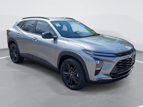 Used 2025 Chevrolet Trax ACTIV w/ Driver Confidence Package image 3